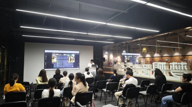 党群阵地联手科技企业，AI智能体公益科普开进园区